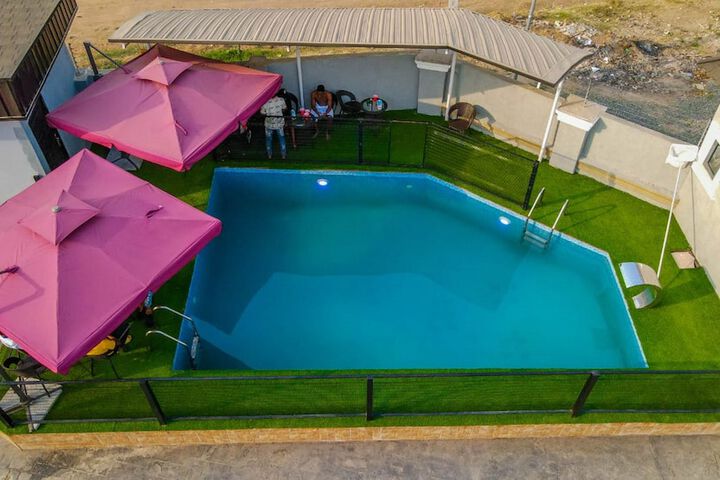 Pool 19 of 27