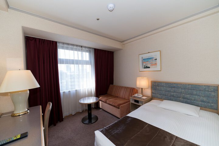 Room 9 of 33