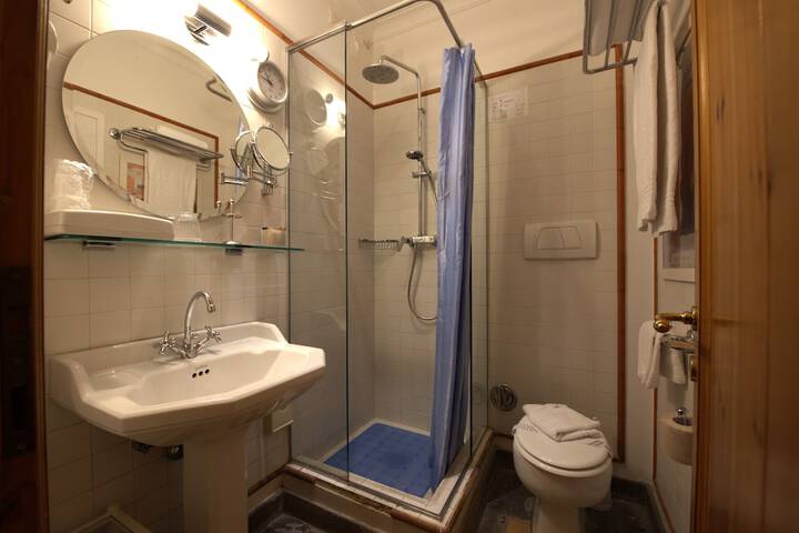 Room 54 of 76