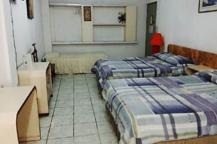 Room 9 of 80