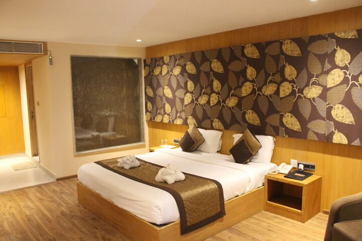Room 5 of 33