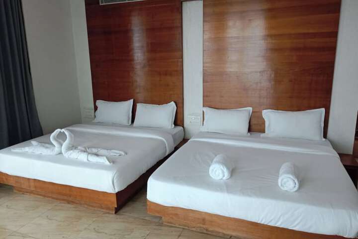 Room 12 of 83