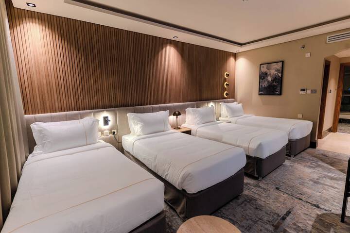 Room 33 of 86