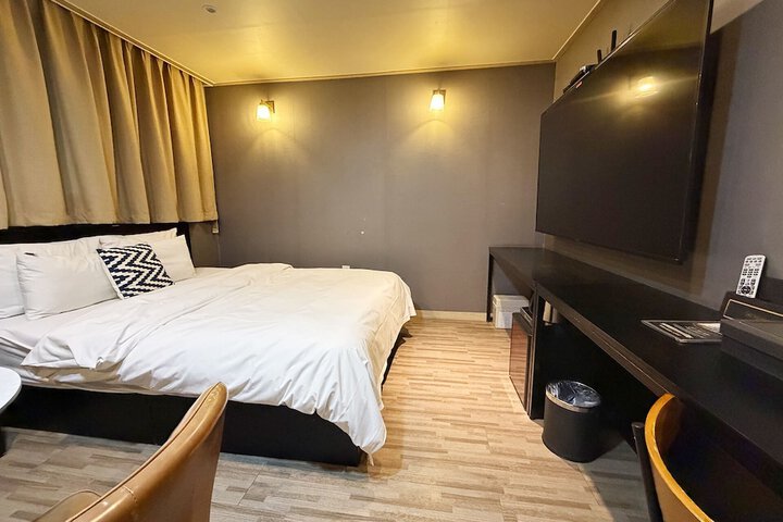 Room 27 of 73