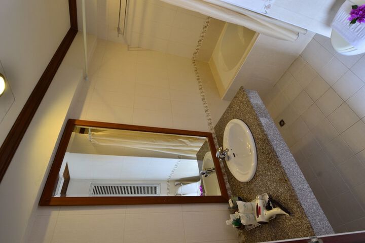 Room 45 of 87