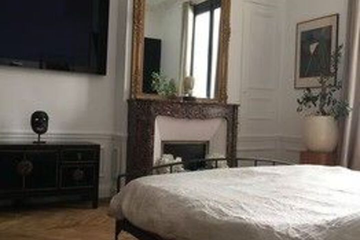 Room 8 of 16