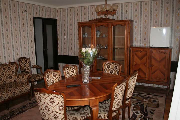 Room 10 of 18