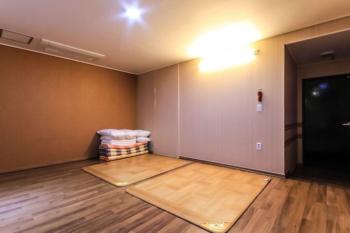 Room 30 of 59