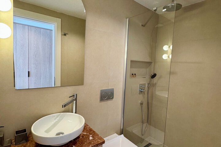 Room 35 of 48