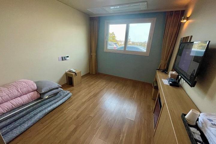 Room 10 of 39
