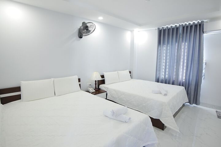 Room 8 of 18