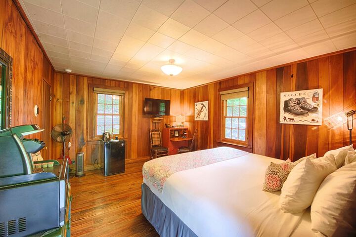 Room 29 of 243