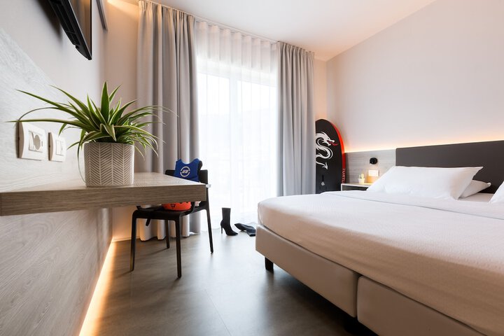 Room 16 of 119