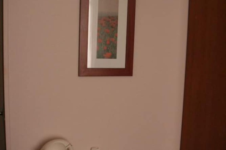 Room 4 of 27