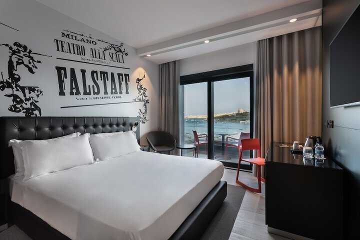 Room 34 of 127