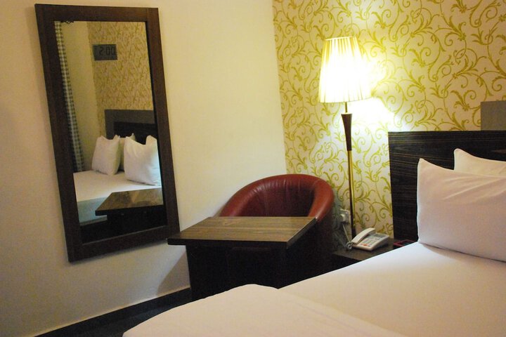 Room 5 of 22