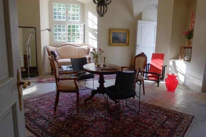 Room 17 of 48