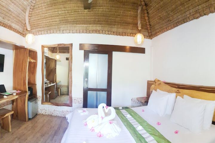 Room 12 of 82