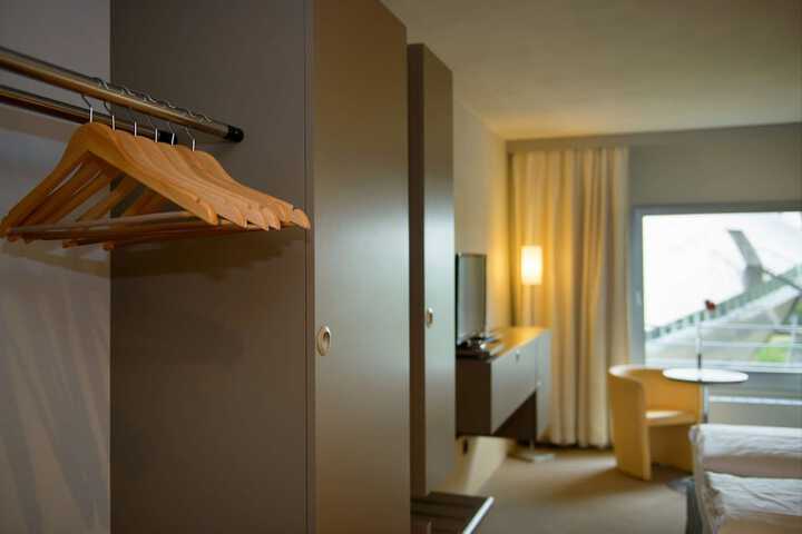 Room 8 of 35