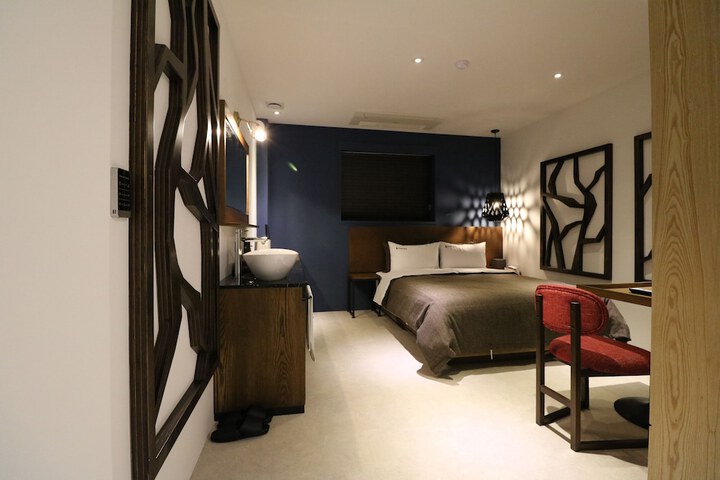 Room 4 of 29