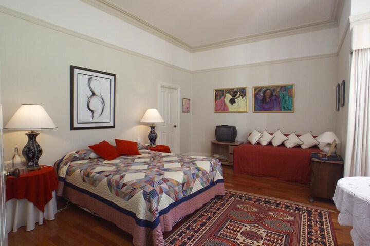 Room 2 of 28