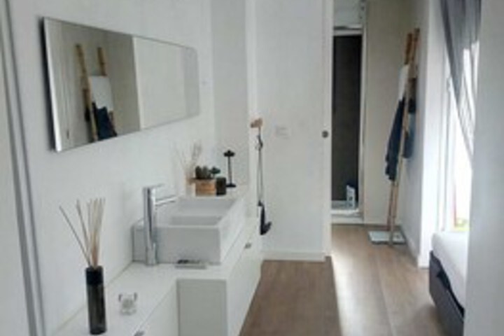 Room 5 of 49