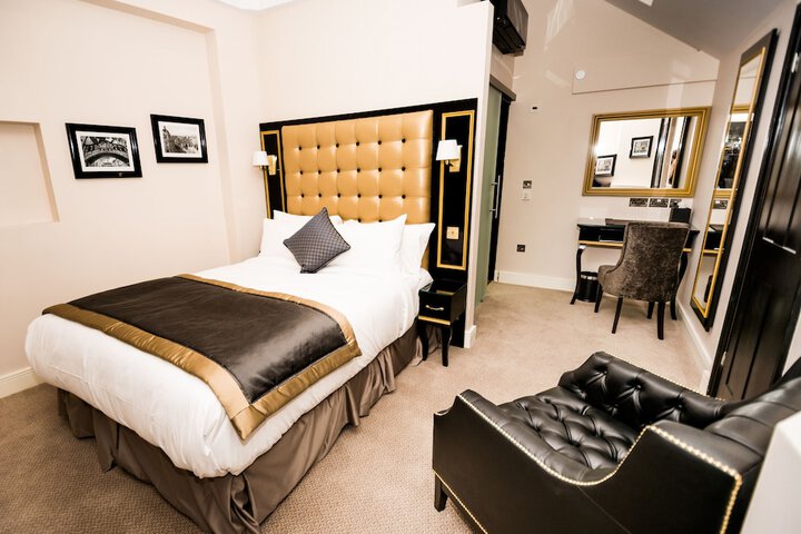 Room 11 of 33