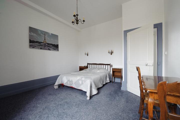 Room 8 of 16