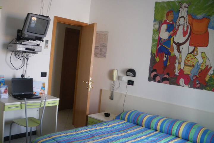 Room 10 of 36
