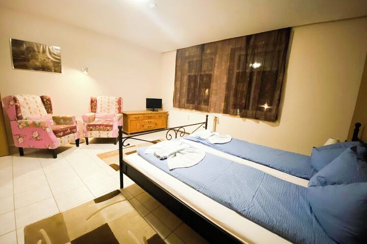 Room 4 of 15