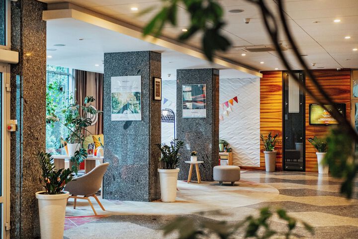 Entrance & Lobby