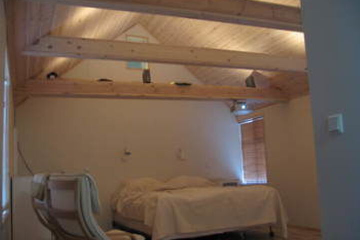 Room 11 of 32