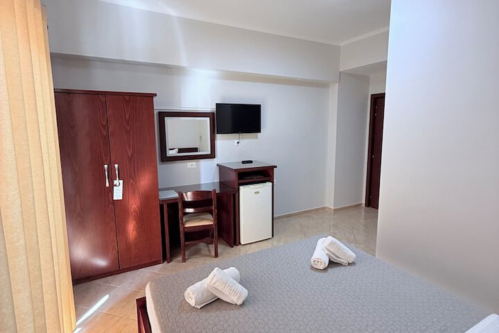 Room 53 of 245