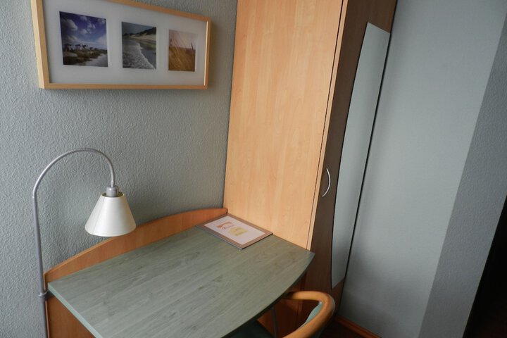Room 12 of 19