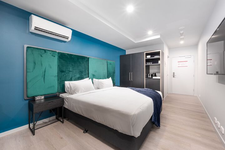 Room 9 of 38