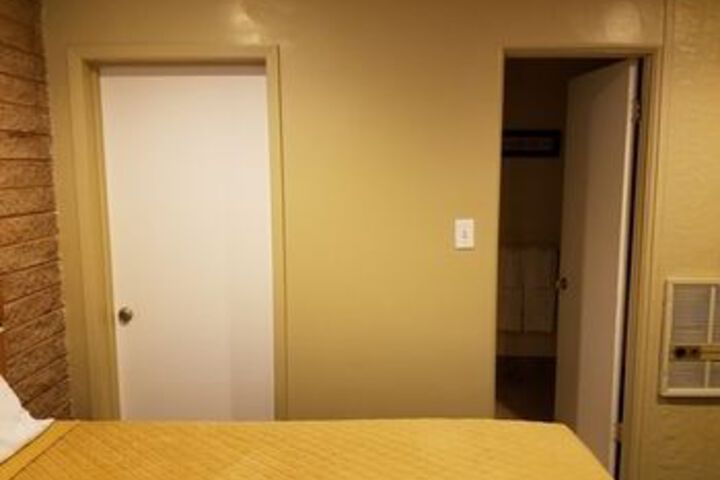 Room 13 of 35