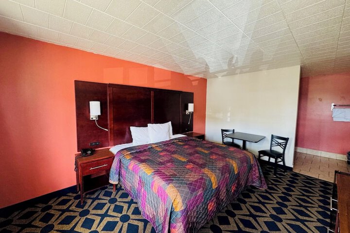 Room 6 of 10