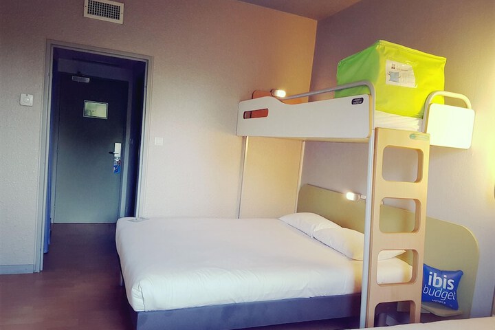 Room 10 of 29