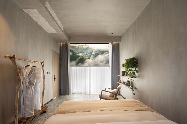 Room 26 of 94