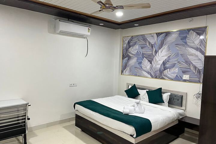 Room 6 of 24