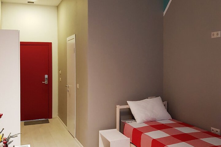 Room 2 of 25