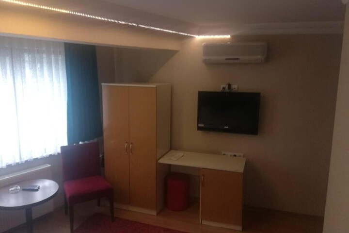 Room 16 of 32