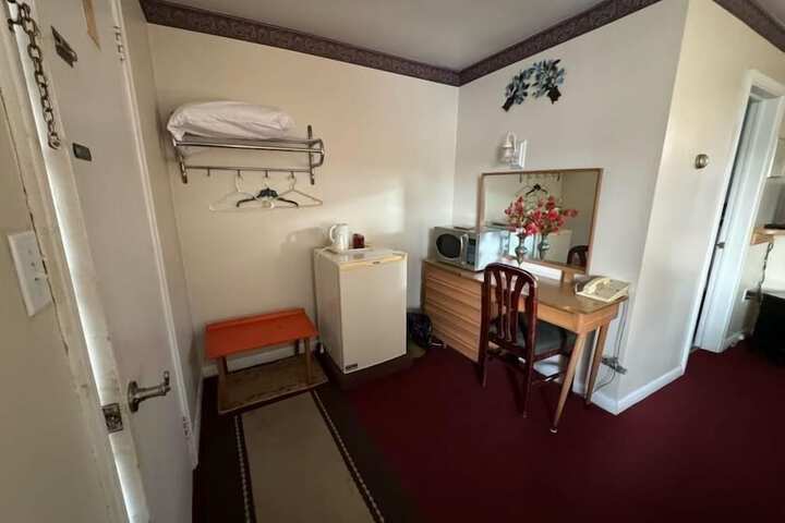 Room 13 of 30
