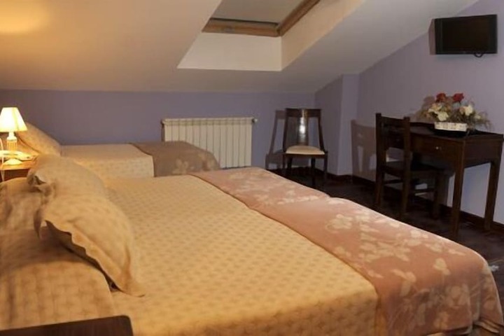 Room 7 of 13
