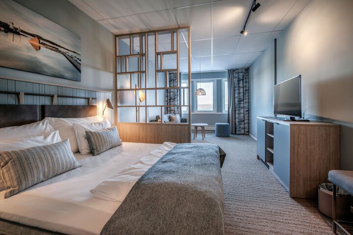 Room 12 of 77