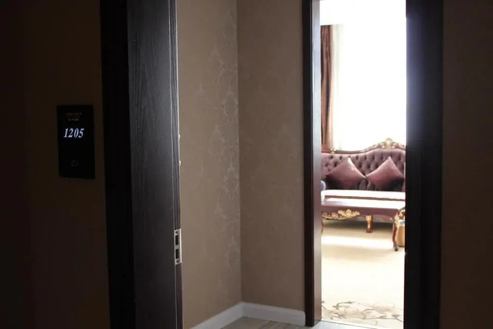 Room 3 of 9