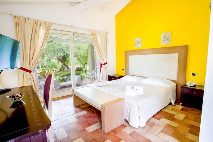 Room 4 of 43