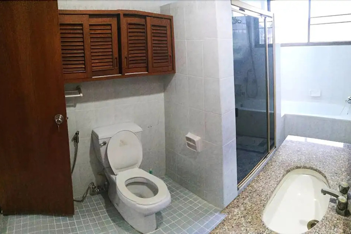 Room 8 of 17