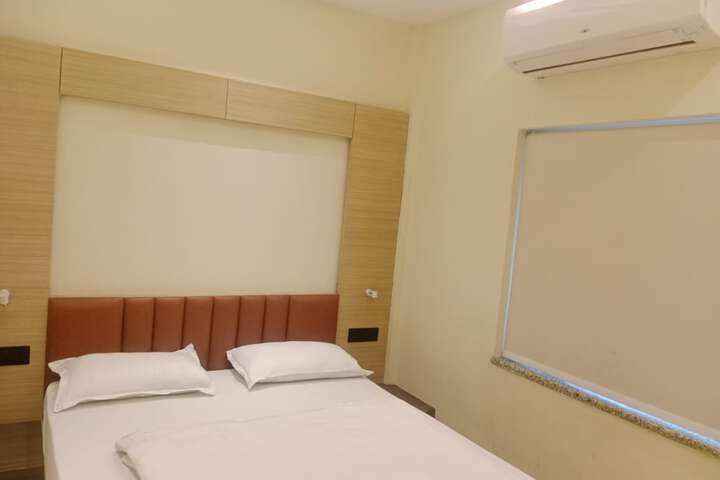 Room 10 of 17