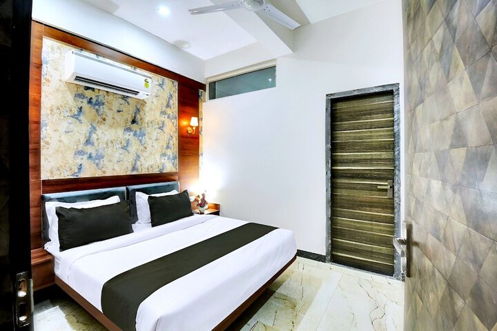 Room 13 of 24